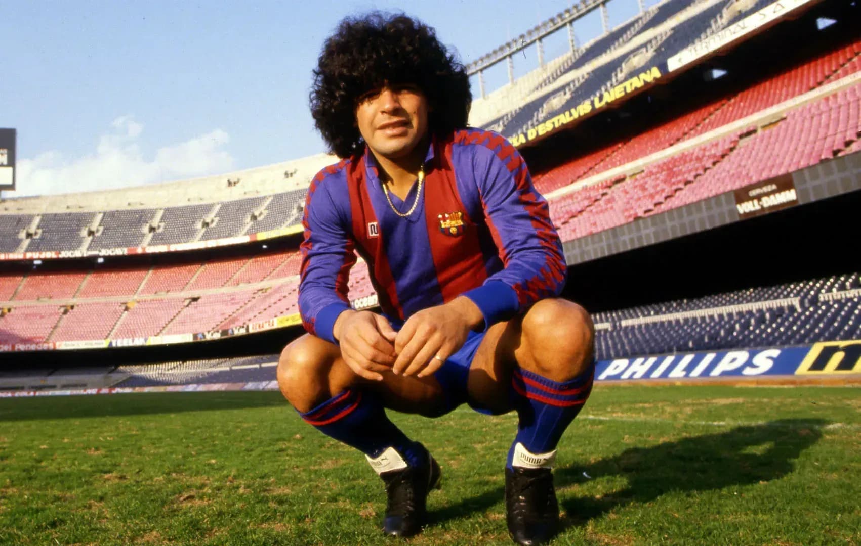 Порванную футболку Марадоны купили за 152 тысячи евро