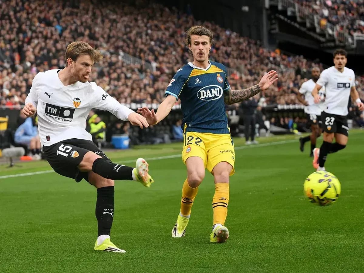 «Валенсия» вырвала победу у «Эспаньола» на 94-й минуте «Валенсия» вырвала победу у «Эспаньола» на 94-й минуте