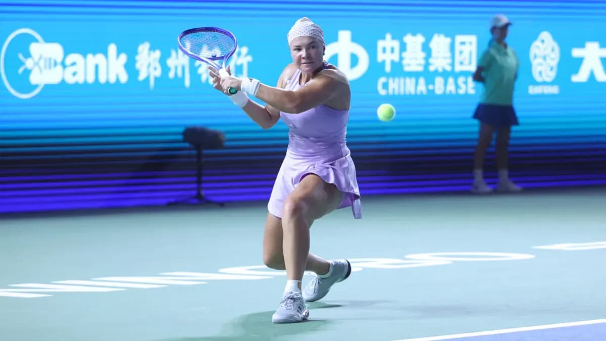 Шнайдер сыграет с Александровой в полуфинале турнира в Нинбо Шнайдер сыграет с Александровой в полуфинале турнира в Нинбо