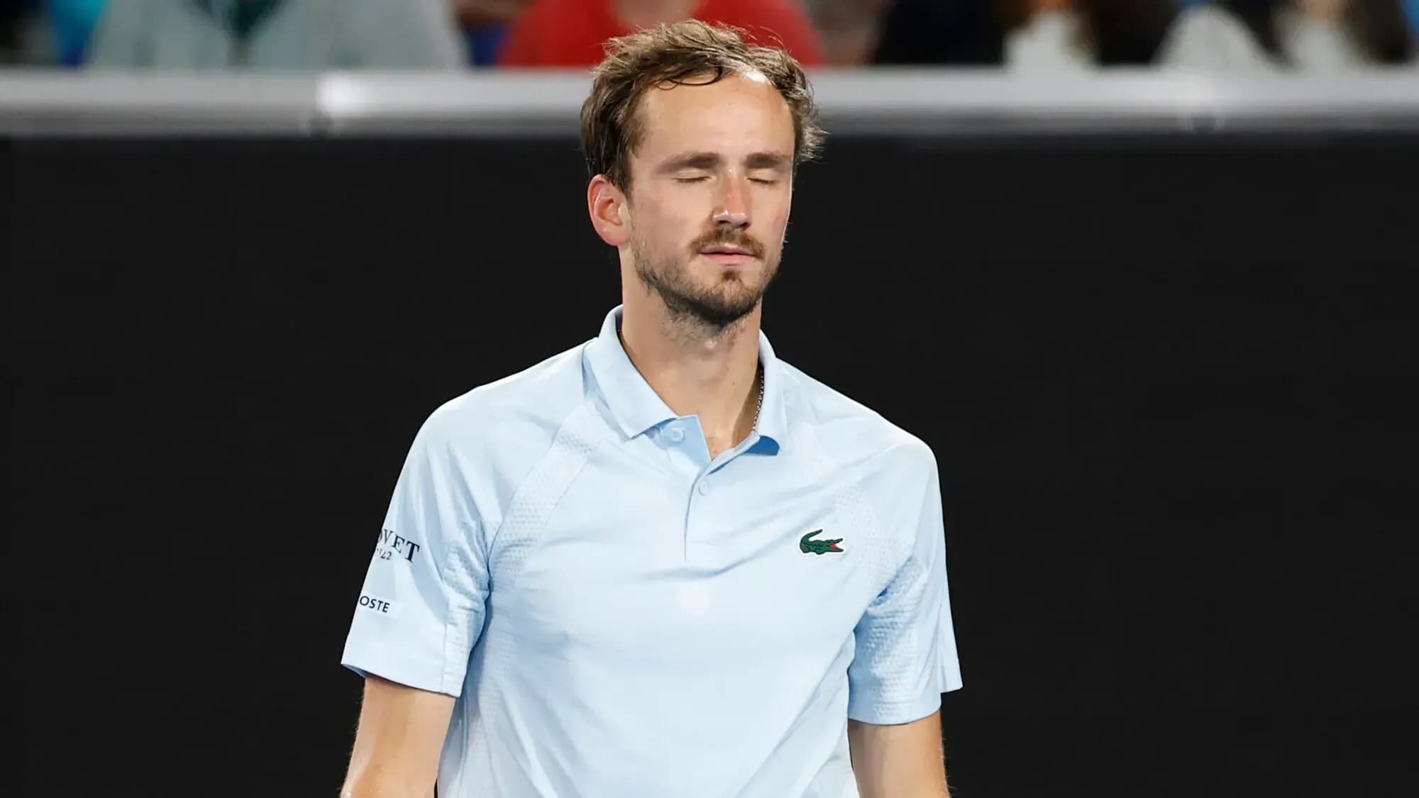 Медведев досрочно снялся с полуфинала турнира в Пекине Медведев досрочно снялся с полуфинала турнира в Пекине