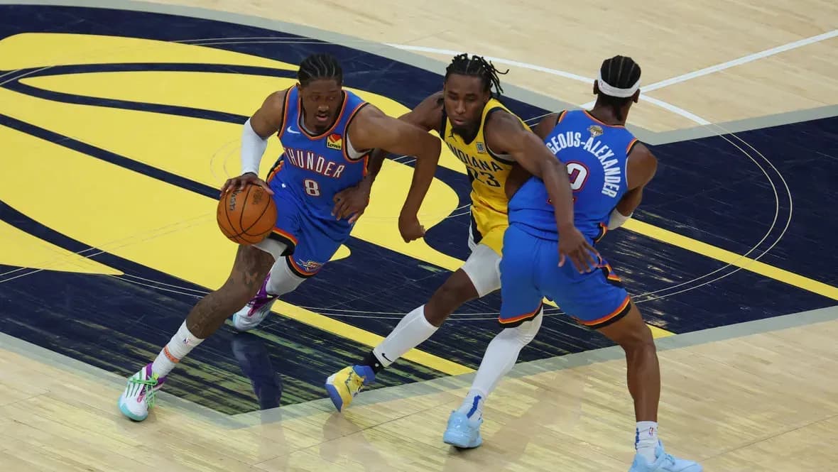 «Оклахома» в гостях обыграла «Индиану» и сравняла счёт в финальной серии НБА «Оклахома» в гостях обыграла «Индиану» и сравняла счёт в финальной серии НБА