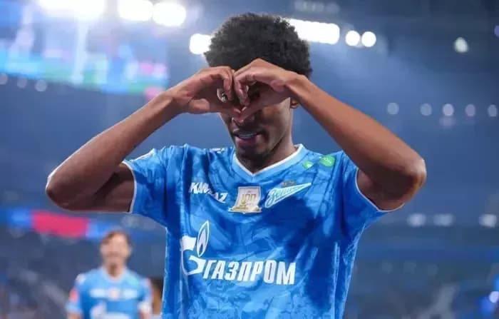 «Зенит» продал ещё одного нападающего и остался с Соболевым «Зенит» продал ещё одного нападающего и остался с Соболевым