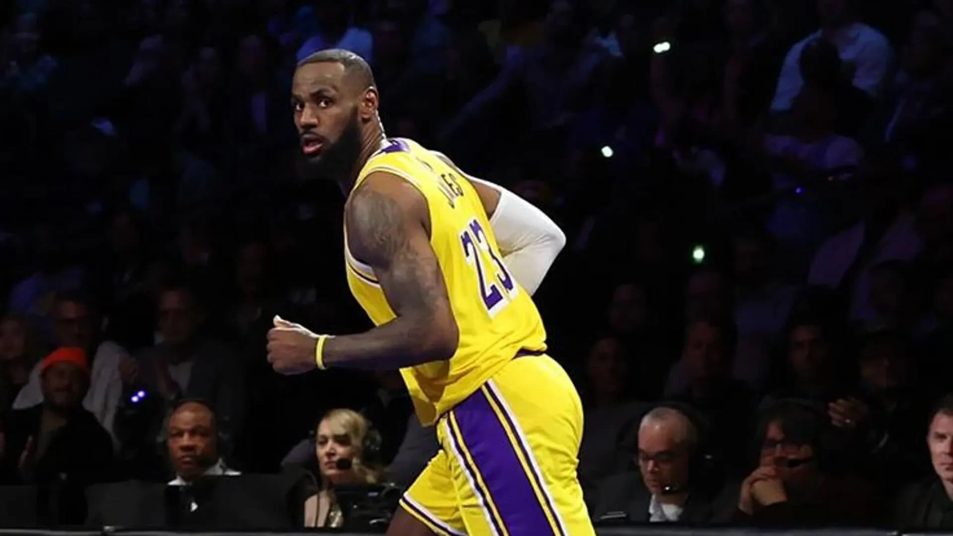 Дабл-дабл Леброна помог «Лейкерс» обыграть «Хьюстон» Дабл-дабл Леброна помог «Лейкерс» обыграть «Хьюстон»