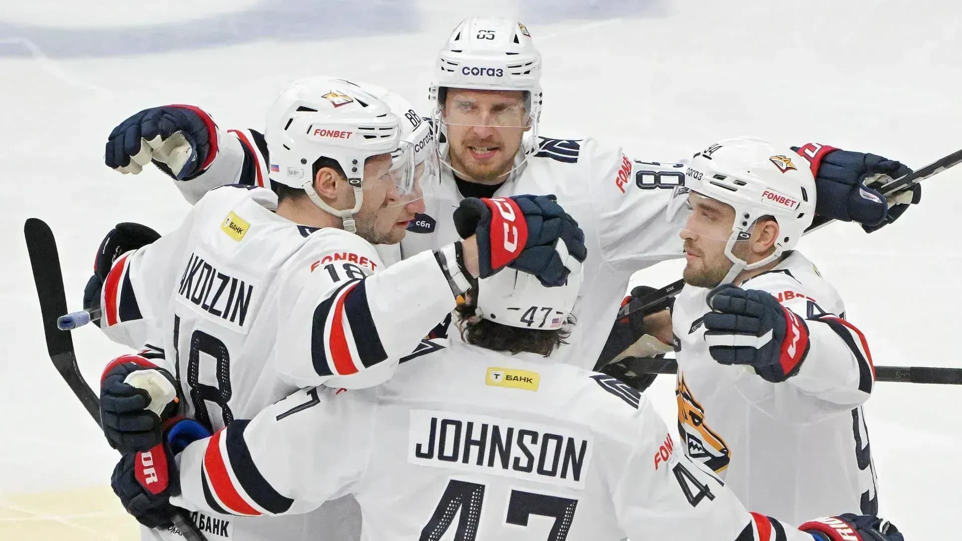 Двоевластие на Западе, доминирующий «Металлург» и весёлый «Ак Барс». Обзор новогодних матчей КХЛ Двоевластие на Западе, доминирующий «Металлург» и весёлый «Ак Барс». Обзор новогодних матчей КХЛ