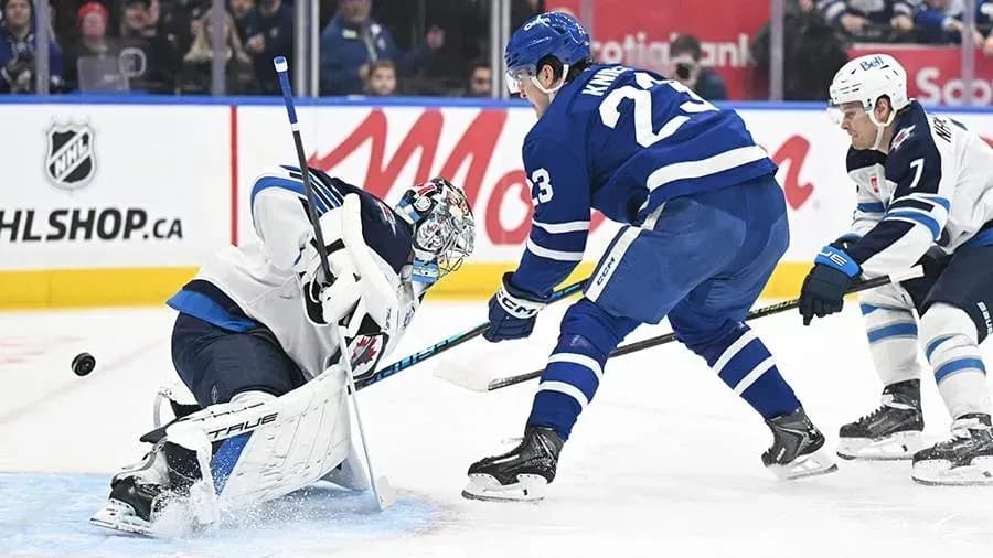 «Торонто» победил «Виннипег» в матче с 11 голами «Торонто» победил «Виннипег» в матче с 11 голами