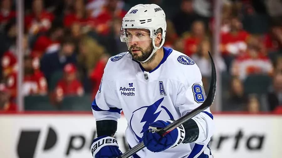 Кучеров стал первой звездой марта в НХЛ Кучеров стал первой звездой марта в НХЛ