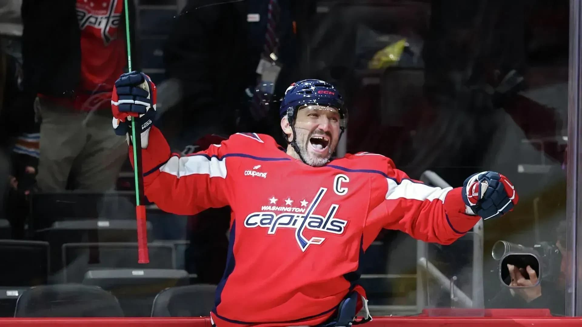 Овечкин забил 900 шайбу в регулярных чемпионатах НХЛ Овечкин забил 900 шайбу в регулярных чемпионатах НХЛ