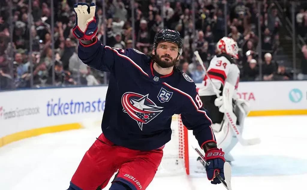 Россиянин Марченко признан первой звездой в НХЛ Россиянин Марченко признан первой звездой в НХЛ