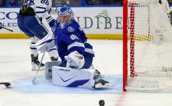 Двое россиян стали главными претендентами на звание лучшего вратаря сезона НХЛ Двое россиян стали главными претендентами на звание лучшего вратаря сезона НХЛ