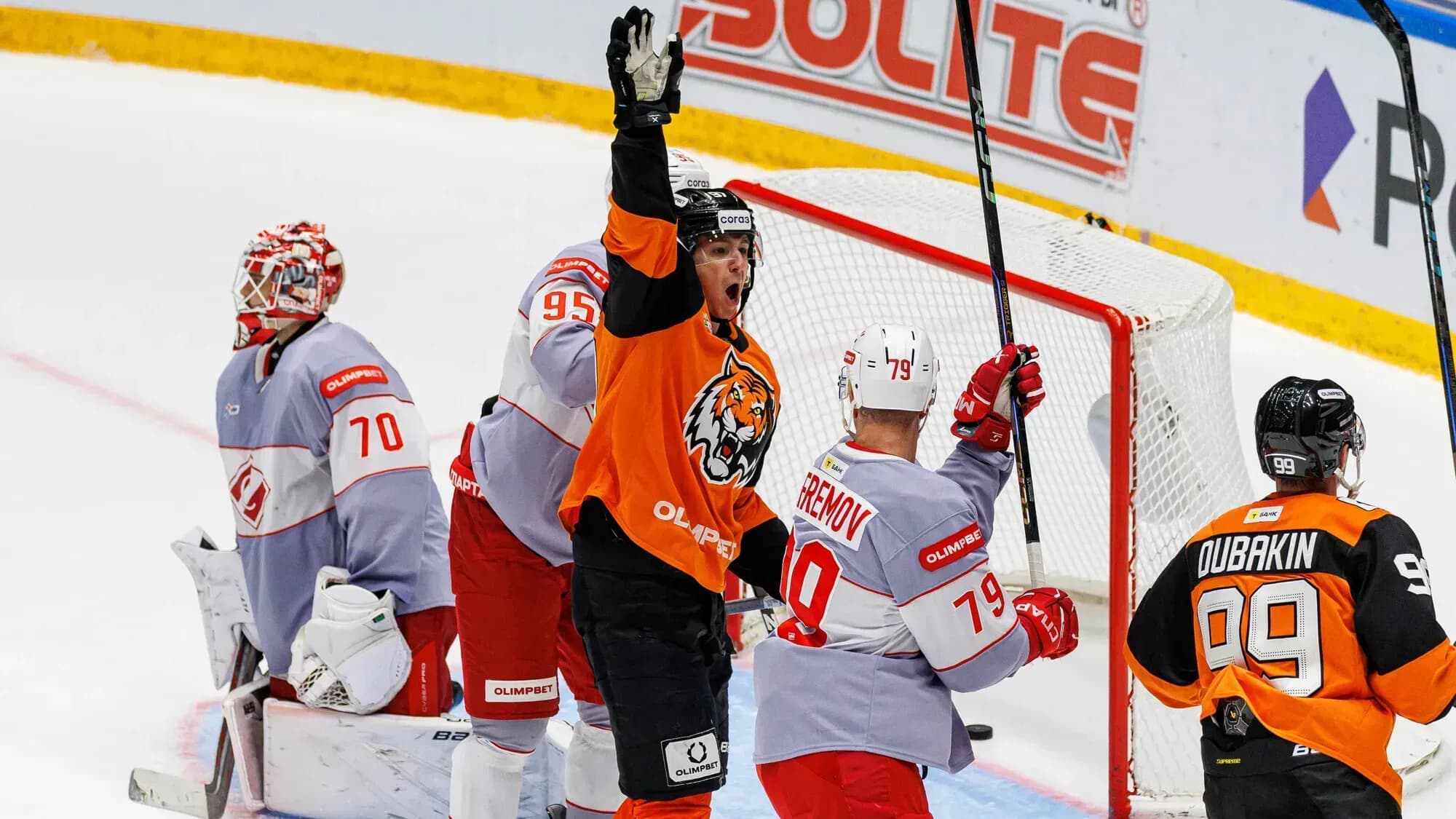 «Спартак» проиграл «Амуру», пропустив за 15 секунд до финальной сирены «Спартак» проиграл «Амуру», пропустив за 15 секунд до финальной сирены