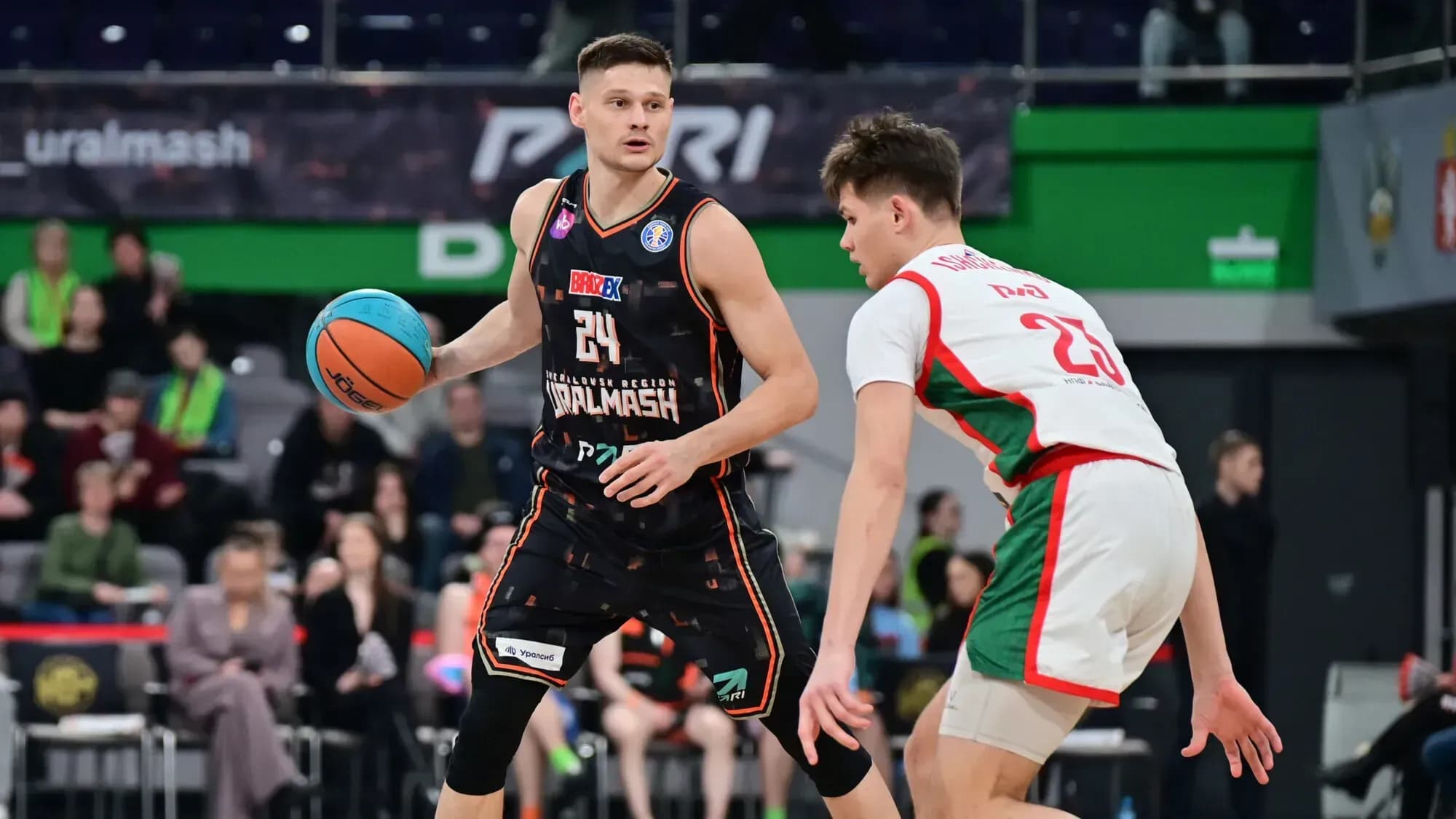 «Уралмаш» обыграл «Локомотив» в матче Единой Лиги «Уралмаш» обыграл «Локомотив» в матче Единой Лиги