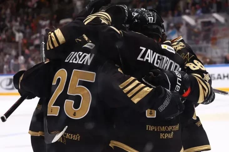 «Адмирал» победил «Нефтехимик», команды забили 10 голов «Адмирал» победил «Нефтехимик», команды забили 10 голов