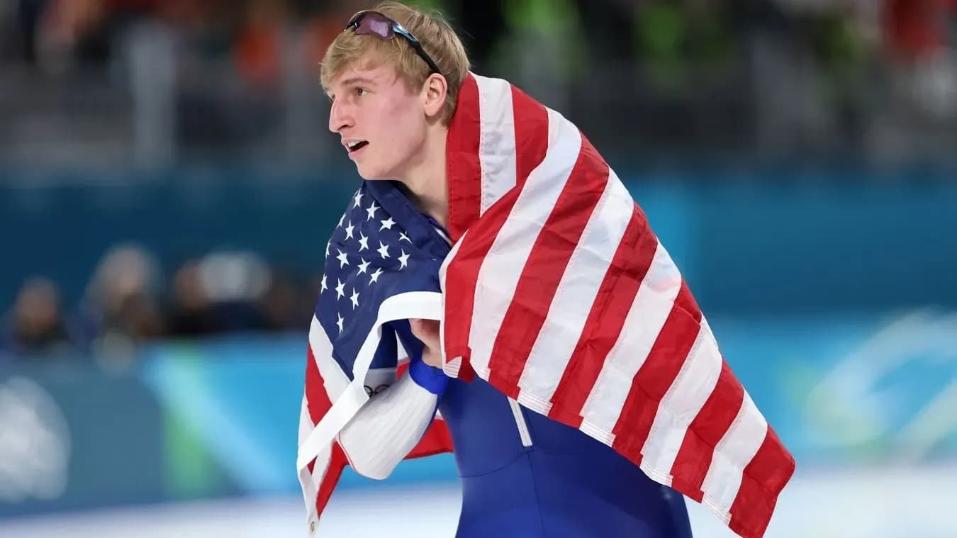 Конькобежец Штольц с олимпийским рекордом выиграл золото Конькобежец Штольц с олимпийским рекордом выиграл золото