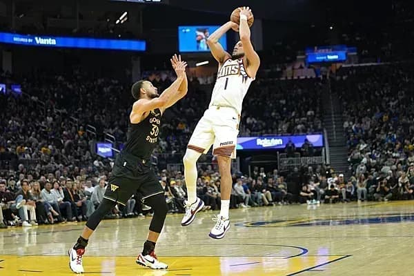 28 очков Карри помогли «Голден Стэйт» одолеть «Финикс» 28 очков Карри помогли «Голден Стэйт» одолеть «Финикс»