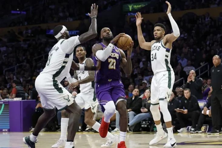 Дабл-дабл Леброна и 24 очка Дончича не спасли «Лейкерс» в матче с «Милуоки» Дабл-дабл Леброна и 24 очка Дончича не спасли «Лейкерс» в матче с «Милуоки»