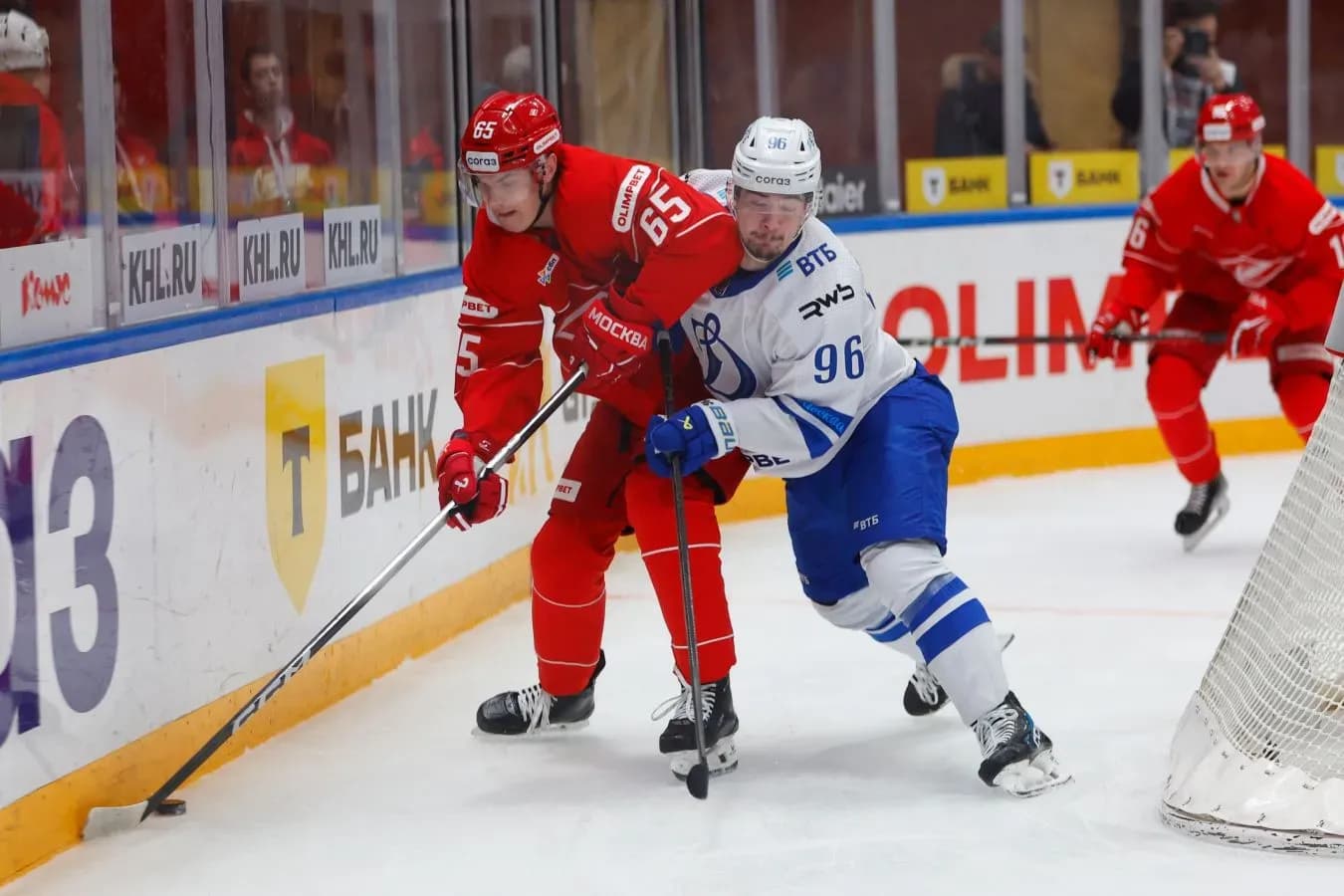 «Динамо» переиграло «Спартак» в столичном дерби «Динамо» переиграло «Спартак» в столичном дерби