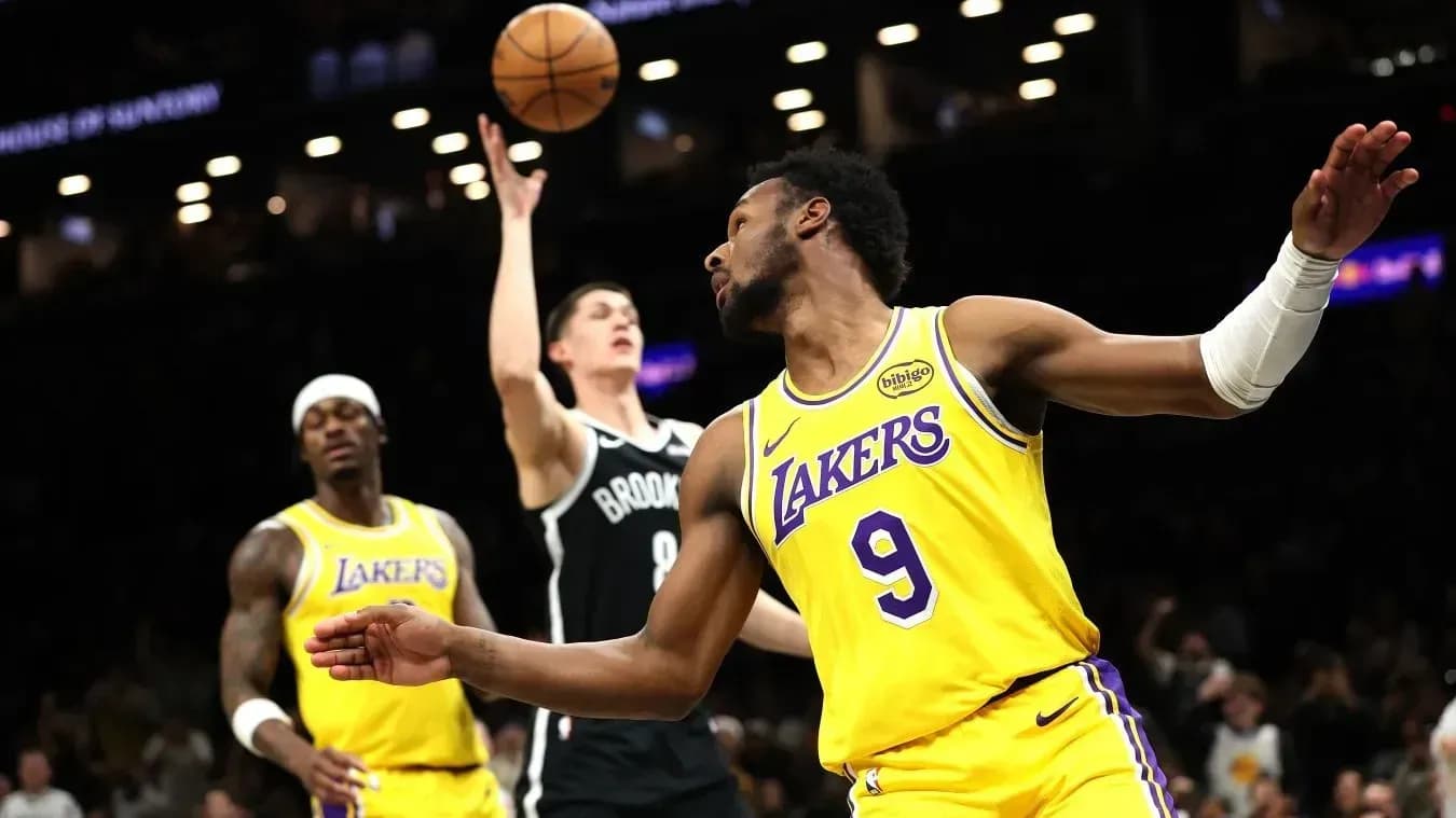 «Бруклин» проиграл «Лейкерс», несмотря на 11 очков Дёмина «Бруклин» проиграл «Лейкерс», несмотря на 11 очков Дёмина