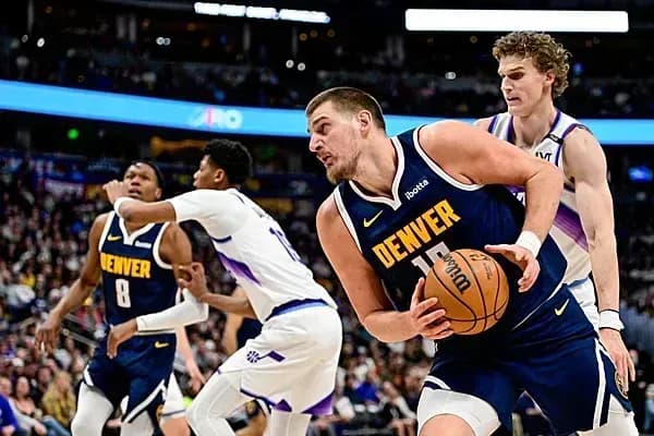 Трипл-дабл Николы Йокича помог «Денверу» переиграть «Юту» Трипл-дабл Николы Йокича помог «Денверу» переиграть «Юту»