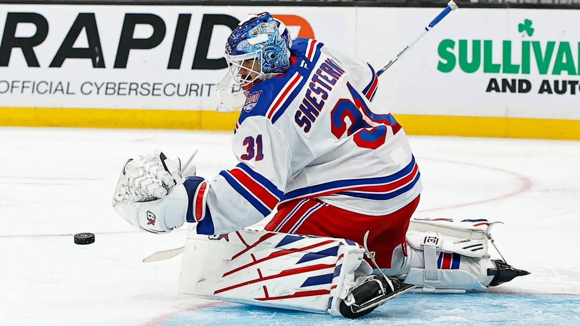 Российский вратарь «Нью-Йорка» стал первой звездой матча НХЛ Российский вратарь «Нью-Йорка» стал первой звездой матча НХЛ