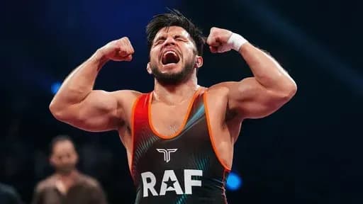 Экс-чемпион UFC проведёт бой со звездой «Эйфории» Экс-чемпион UFC проведёт бой со звездой «Эйфории»