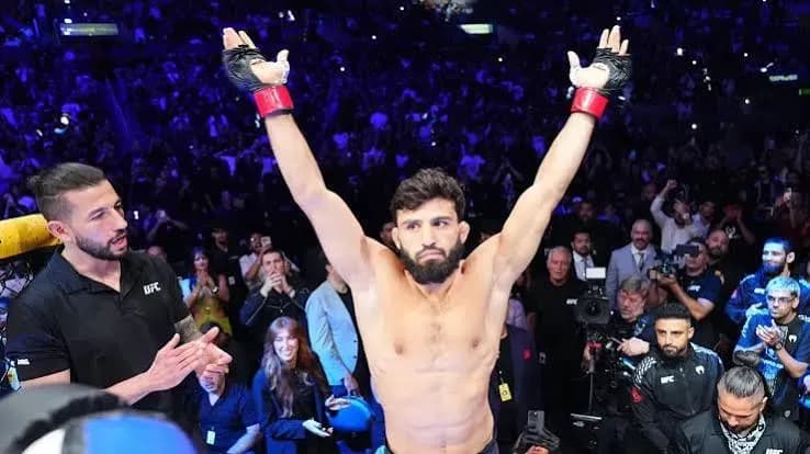 Царукян готовится драться за пояс в UFC Царукян готовится драться за пояс в UFC
