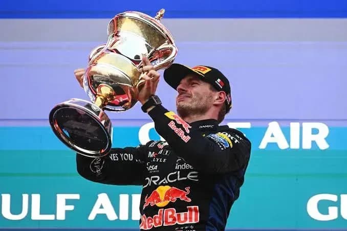 Ферстаппен выиграл Гран-при Бахрейна Ферстаппен выиграл Гран-при Бахрейна