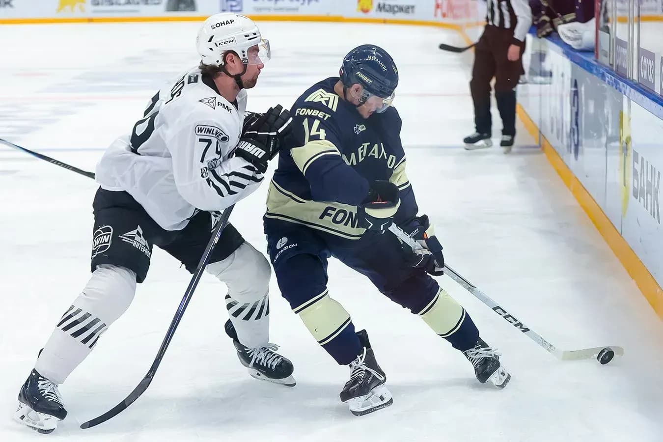 «Металлург» обыграл «Трактор» в день своего 70‑летия «Металлург» обыграл «Трактор» в день своего 70‑летия