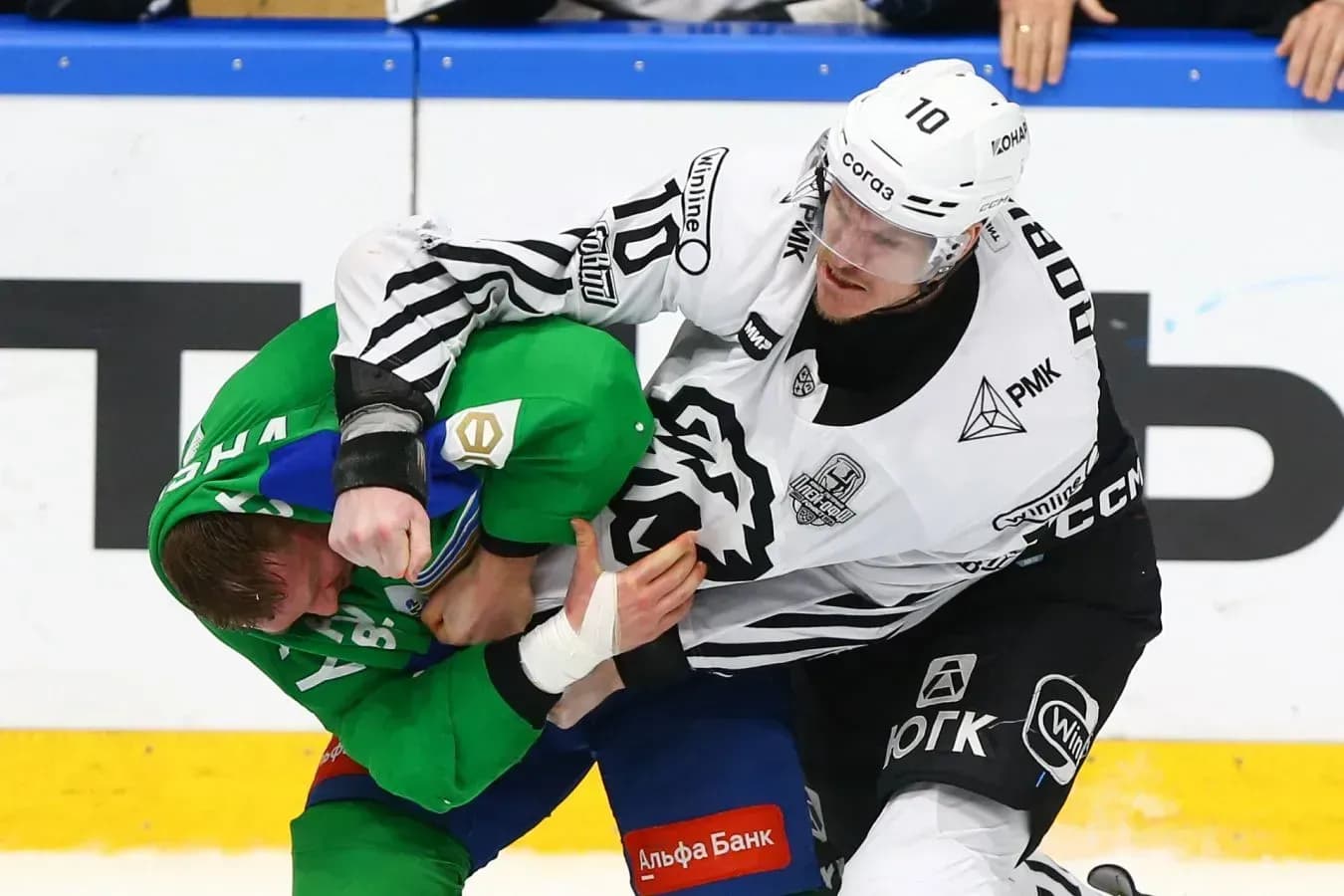 «Салават Юлаев» по буллитам обыграл «Трактор» в КХЛ «Салават Юлаев» по буллитам обыграл «Трактор» в КХЛ