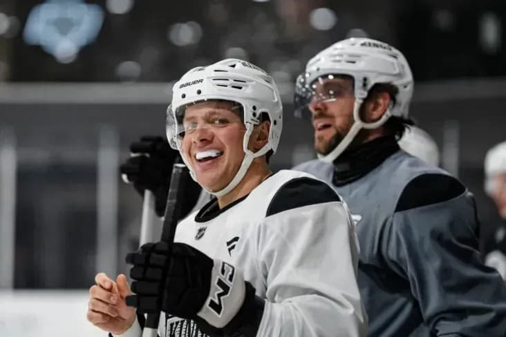 «Лос‑Анджелес» победил «Коламбус» благодаря голу Панарина «Лос‑Анджелес» победил «Коламбус» благодаря голу Панарина