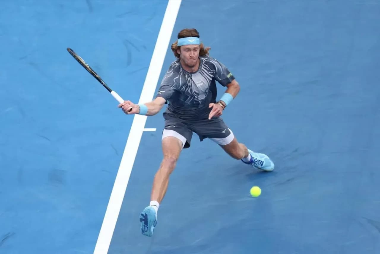 Алькарас прошёл Рублёва в полуфинале турнира в Дохе Алькарас прошёл Рублёва в полуфинале турнира в Дохе