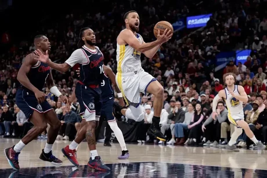 «Голден Стэйт» вылетел из плей-ин, проиграв «Финиксу» «Голден Стэйт» вылетел из плей-ин, проиграв «Финиксу»