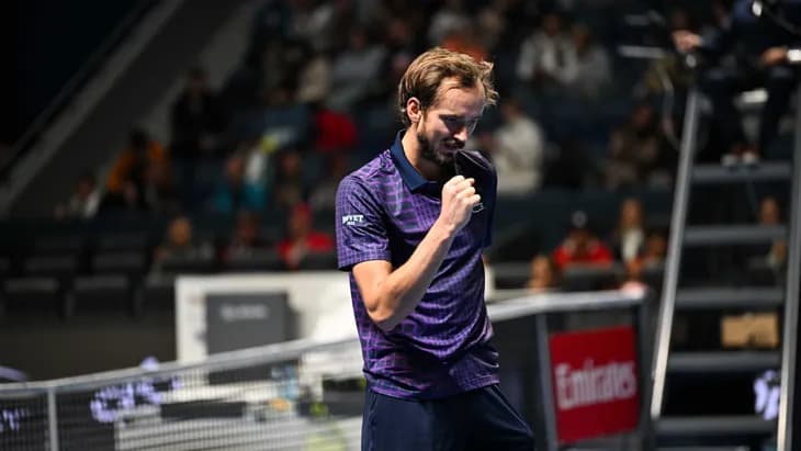 Медведев вышел в финал турнира в Алматы Медведев вышел в финал турнира в Алматы