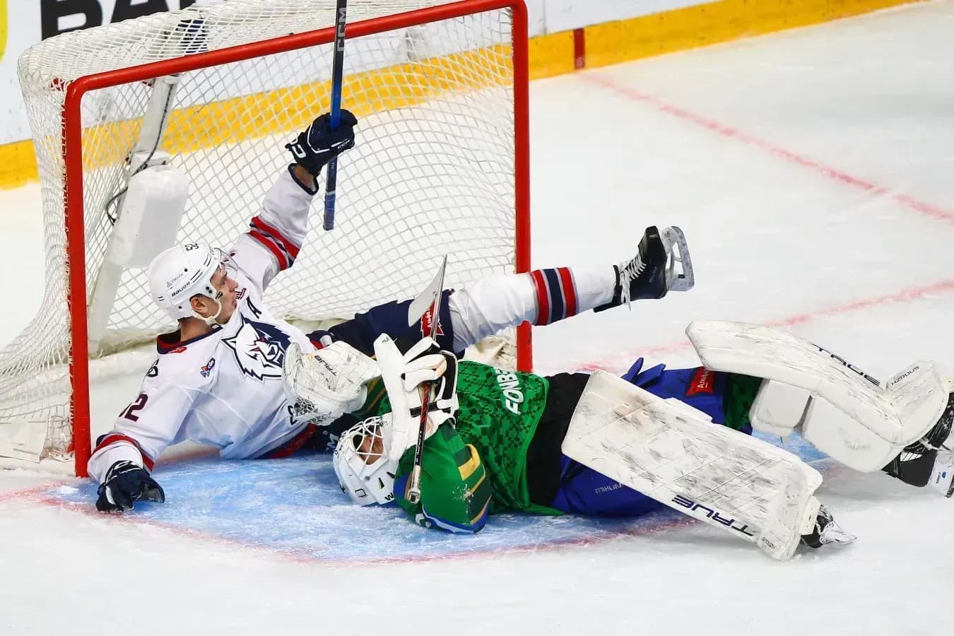 Дубль Зоркина принес «Салавату Юлаеву» победу над «Нефтехимиком» Дубль Зоркина принес «Салавату Юлаеву» победу над «Нефтехимиком»