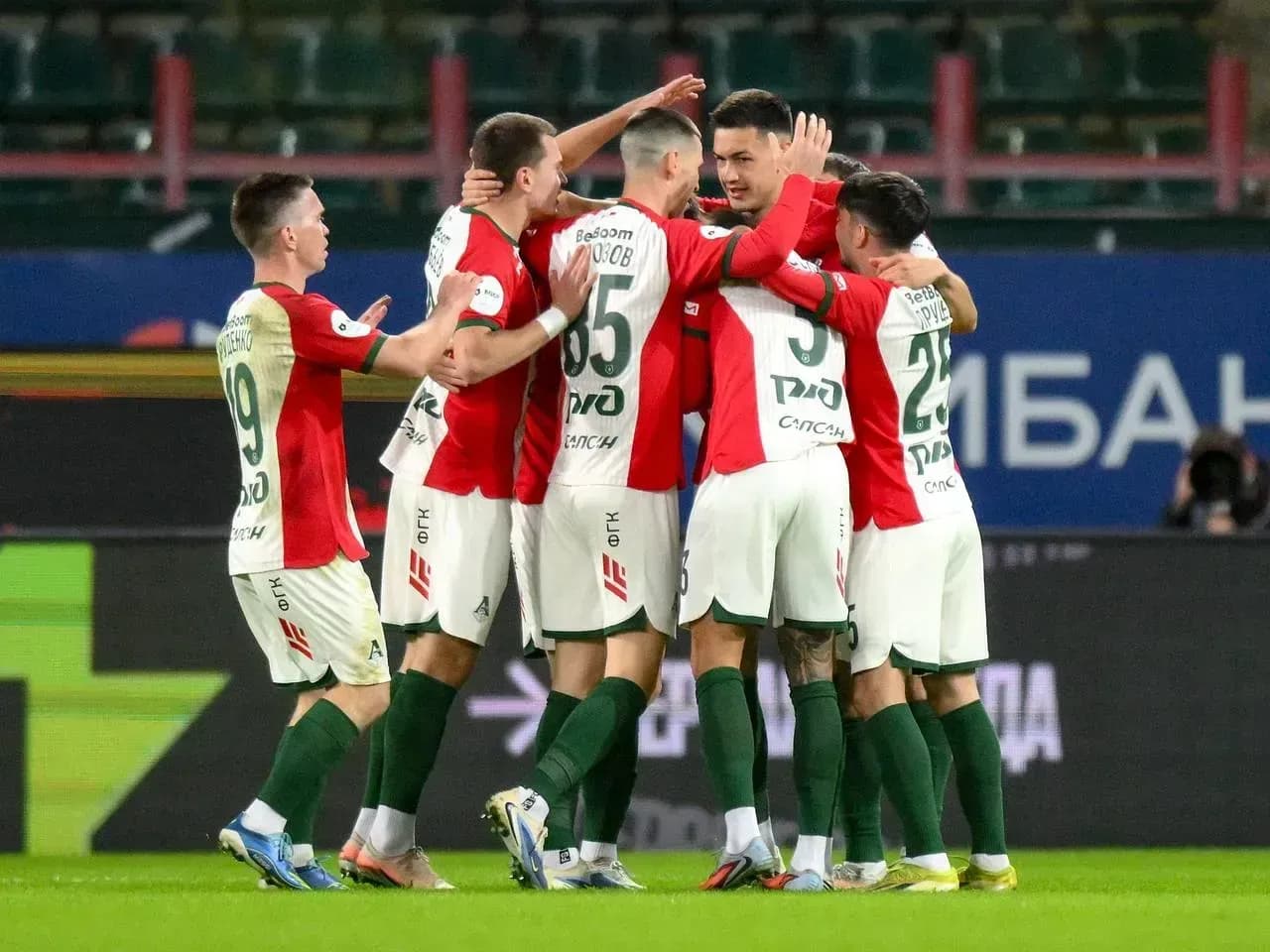 «Локомотив» потратил несколько миллиардов на зарплаты игроков «Локомотив» потратил несколько миллиардов на зарплаты игроков