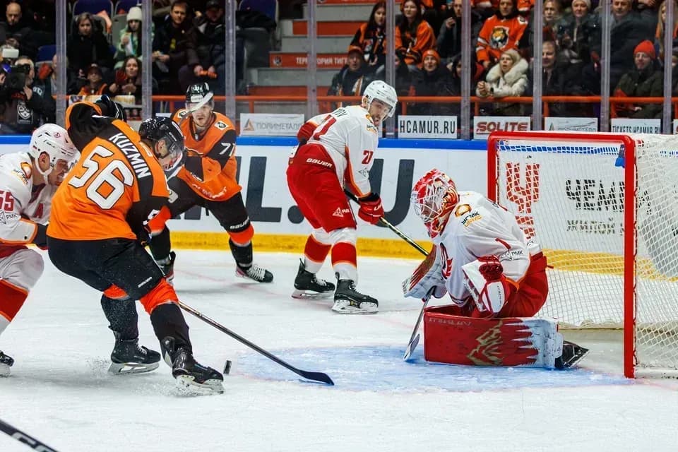 «Амур» обыграл «Автомобилист» и прервал серию из девяти поражений «Амур» обыграл «Автомобилист» и прервал серию из девяти поражений