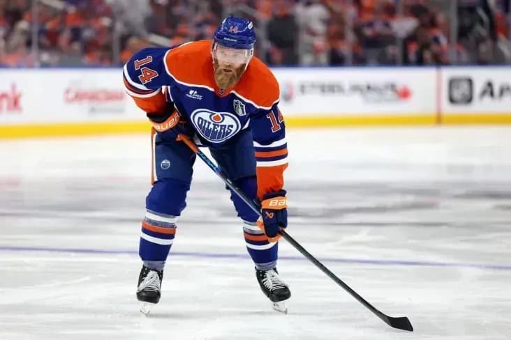 Защитники «Эдмонтона» забили 4 гола за 4 минуты и повторили рекорд НХЛ Защитники «Эдмонтона» забили 4 гола за 4 минуты и повторили рекорд НХЛ