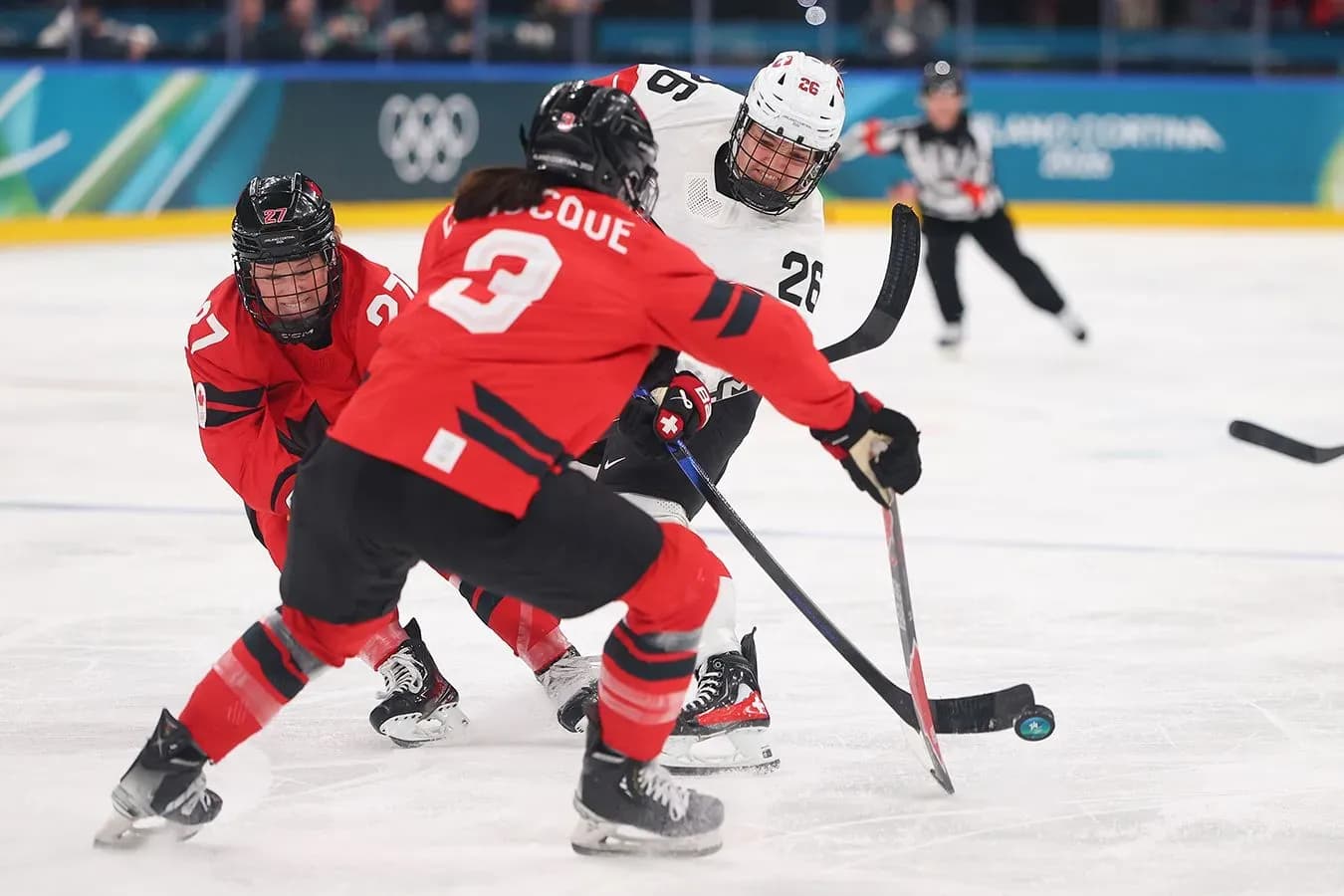 Определились финалистки олимпийского хоккейного турнира Определились финалистки олимпийского хоккейного турнира